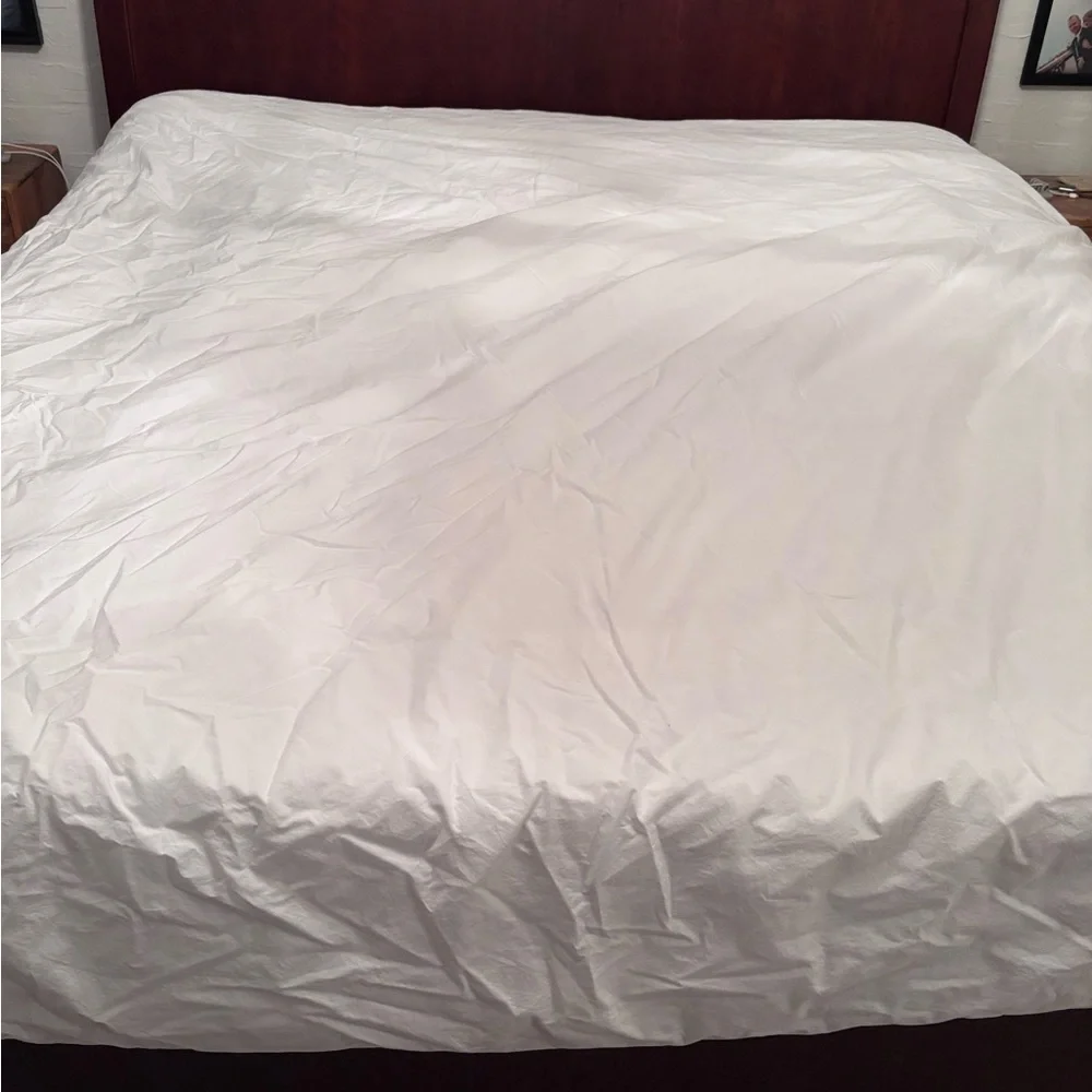 Lands’ End Luxurious White Cotton duvet cover with insert. King size EUC!